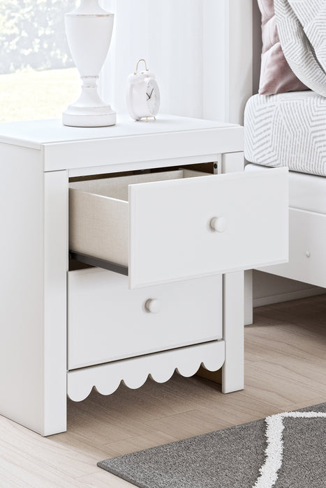 Mollviney Full Panel Bed with Mirrored Dresser and Nightstand